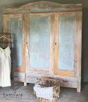 Duża szafa trzydrzwiowa z litego drewna Lullaby