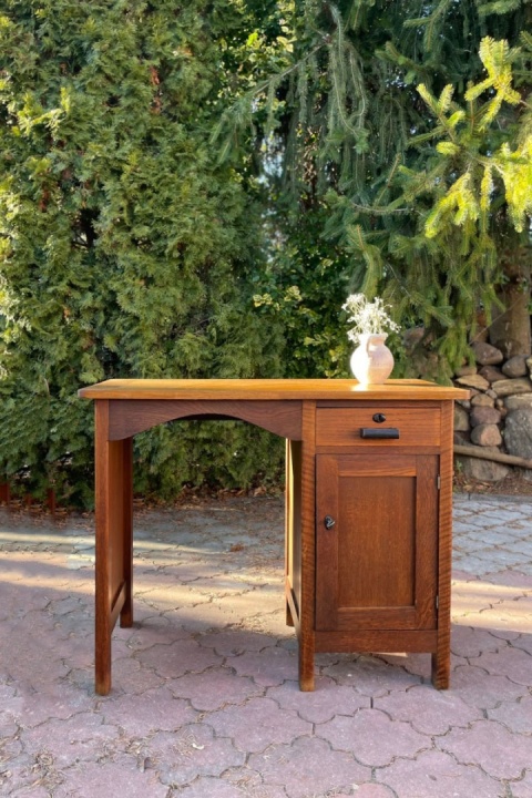 Zgrabne dębowe biurko vintage