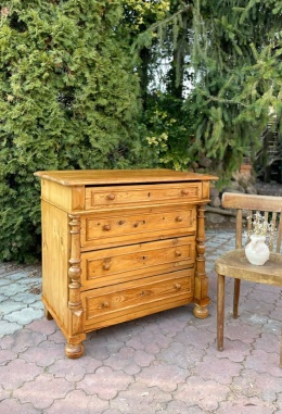Wiekowa komoda sosnowa z szufladami